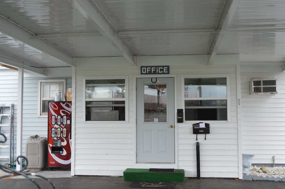 Great Lakes Motel - photo 17