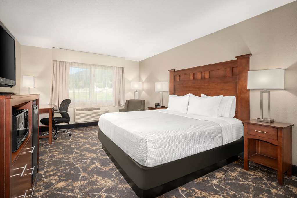 La Quinta Inn & Suites by Wyndham Grants Pass - photo 15
