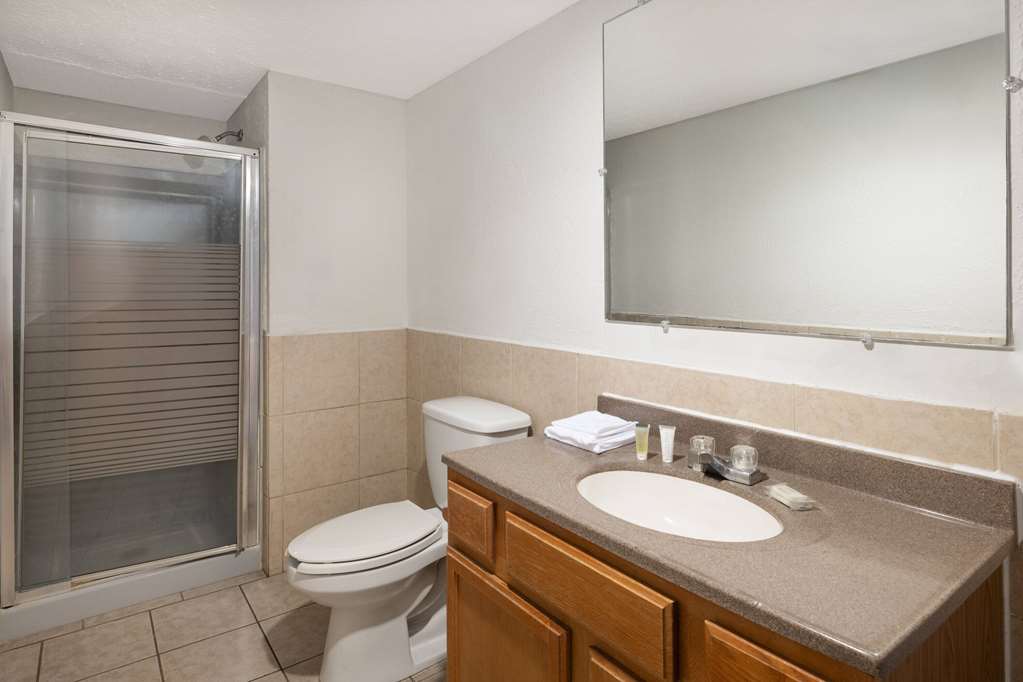 Super 8 by Wyndham Youngstown Girard - photo 18