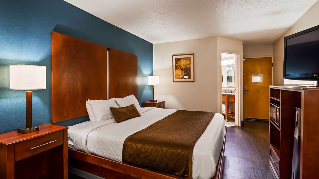 Best Western Plus Richmond Airport Hotel - photo 8