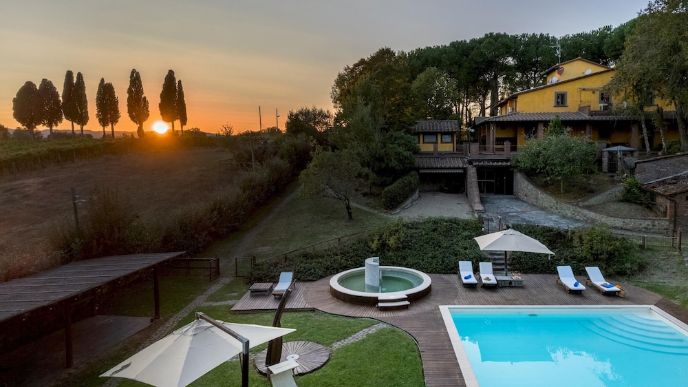 Elegant Cottage in Terranuova Bracciolini With Fitness Room Terranuova Bracciolini — 4-Star Luxury Hotel in Terranuova Bracciolini, Italy