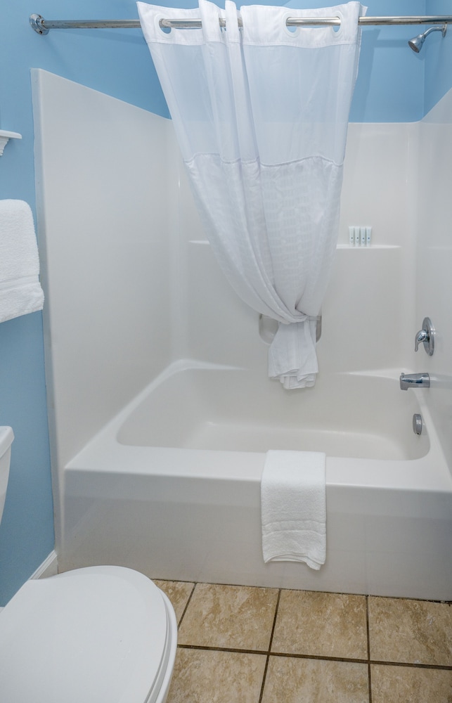 Commander Beach House Hotel - photo 29