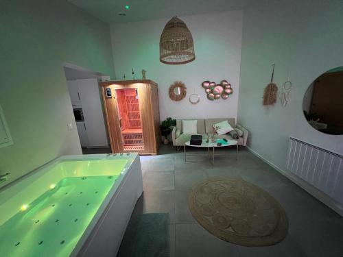 Spa Jungle pet-friendly hotel Le Mesnil-Saint-Denis