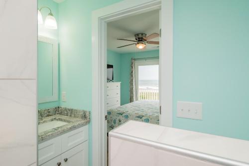 Southern Seabreeze by Oak Island Accommodations - photo 15