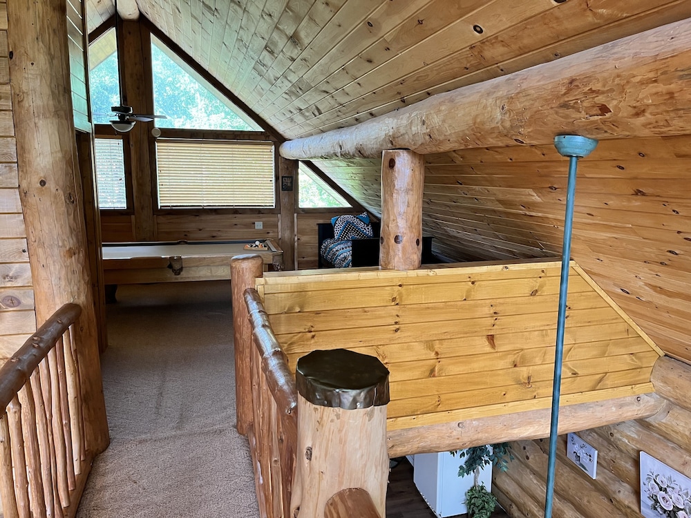 Snow Hill Secluded W Mountain Views 2 Bedroom Cabin by Heavenly Views Resort - photo 8
