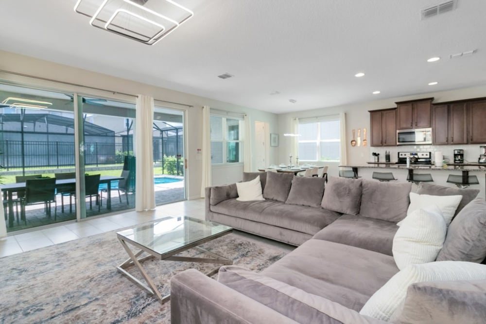 Incredible Resort 4 bed Pool Spa Home - photo 10