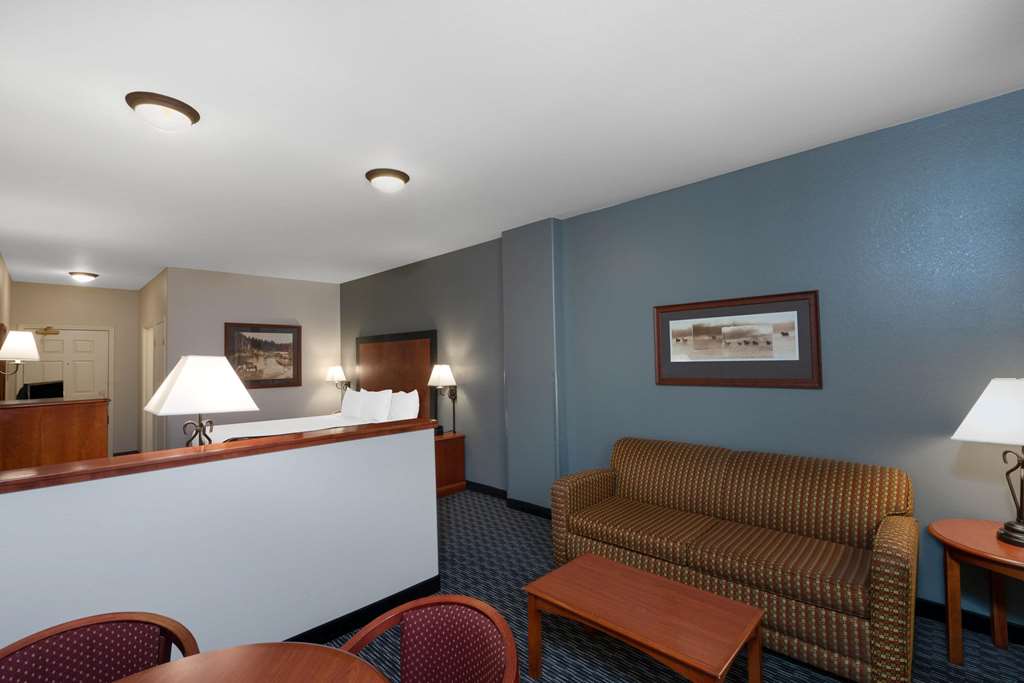 La Quinta Inn & Suites by Wyndham Rifle - photo 20
