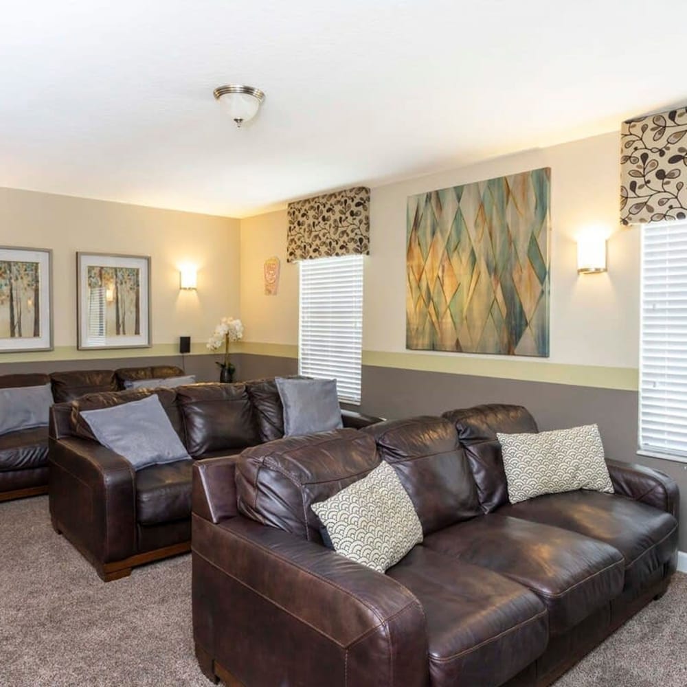 1400 Stunning 8bed with amazing game room - photo 17