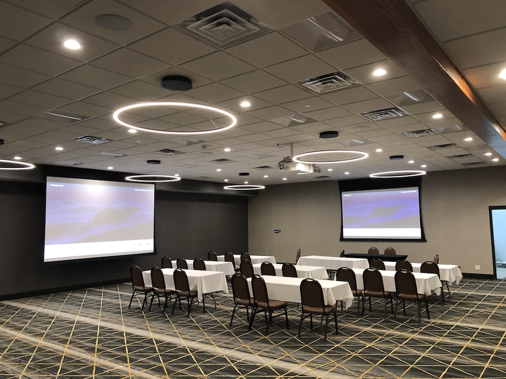 Holiday Inn & Suites St. Cloud by IHG - photo 38