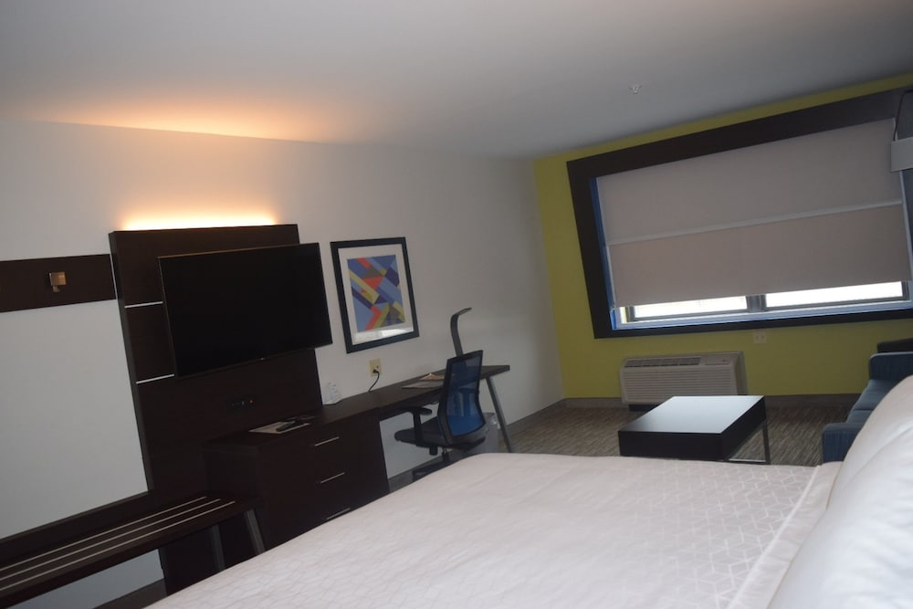 Holiday Inn Express & Suites Middletown by IHG - photo 8