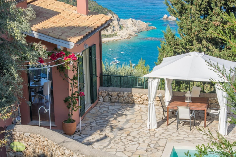Villa Spiaggia Dorata agios Nikitas Nature Villas — 4-Star Luxury Hotel in Lefkada, Greece
