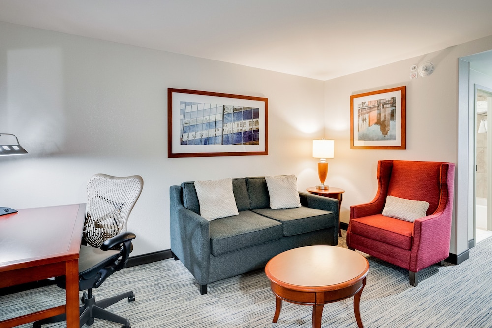 Hilton Garden Inn Milwaukee Airport - photo 23