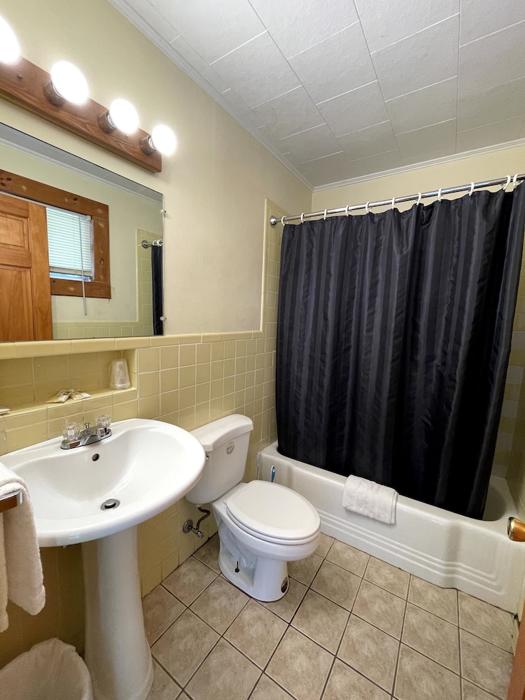 The Riverside Inn - photo 35
