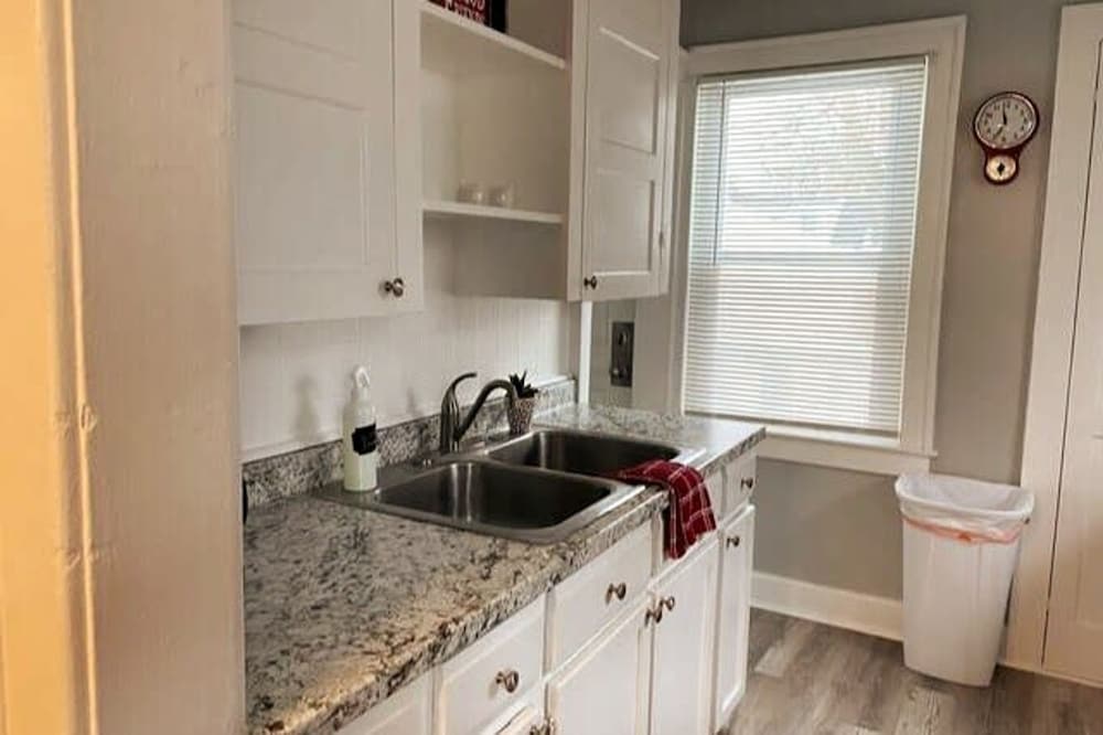 Automaniac Spot in the Heart of Pontiac 3 Beds 2 Baths - photo 14