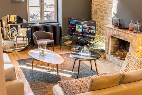 Triplex de Charme : Terrasse Vue Panoramique — 4-Star Luxury Hotel in Beaune, France