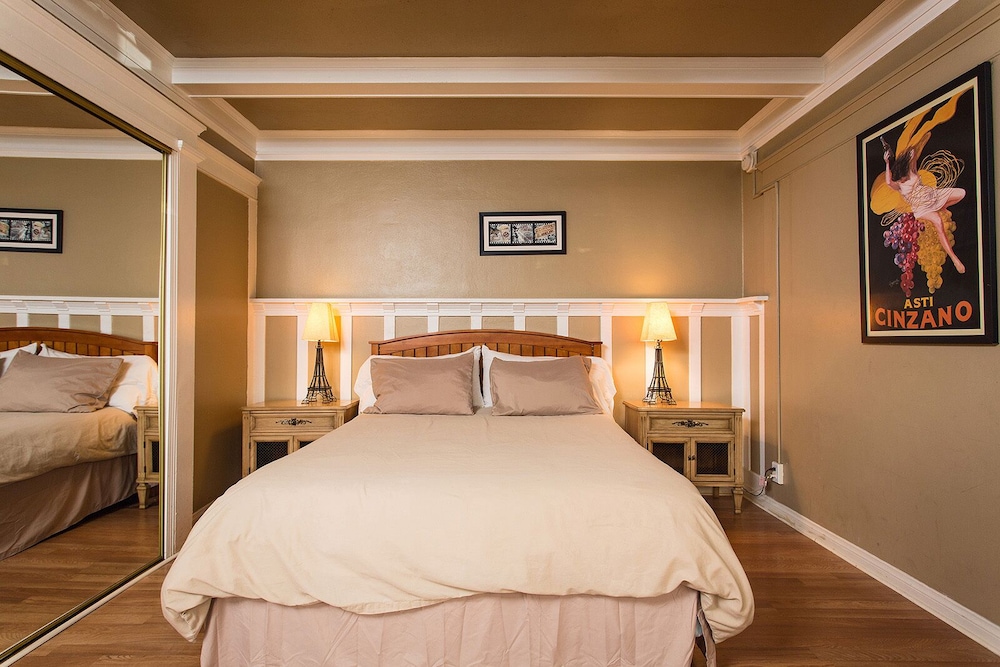 Hollywood Hills Suites - photo 27