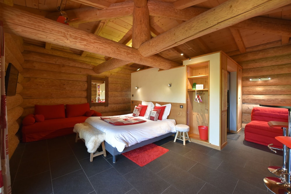 Les Chalets de Maramour — hotel in Meximieux