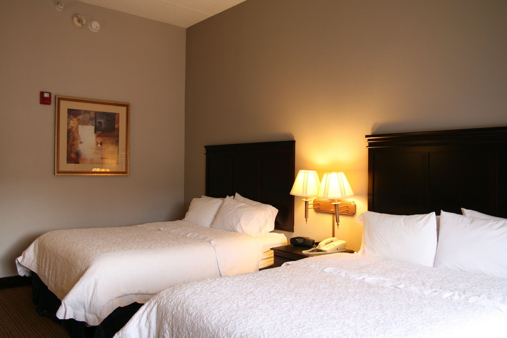 Hampton Inn Bennington - photo 9