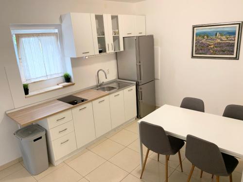 Summer Apartment 2 — 4-Star Luxury Hotel in Makarska, Croatia
