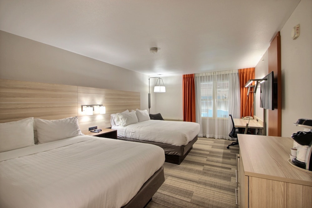 Holiday Inn Express Hotel & Suites Milwaukee Airport by IHG - photo 56