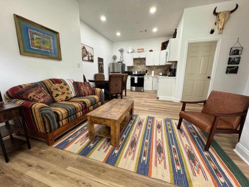 Texas Ranch 2Br 1Ba — 4-Star Luxury Hotel in Nederland, United States
