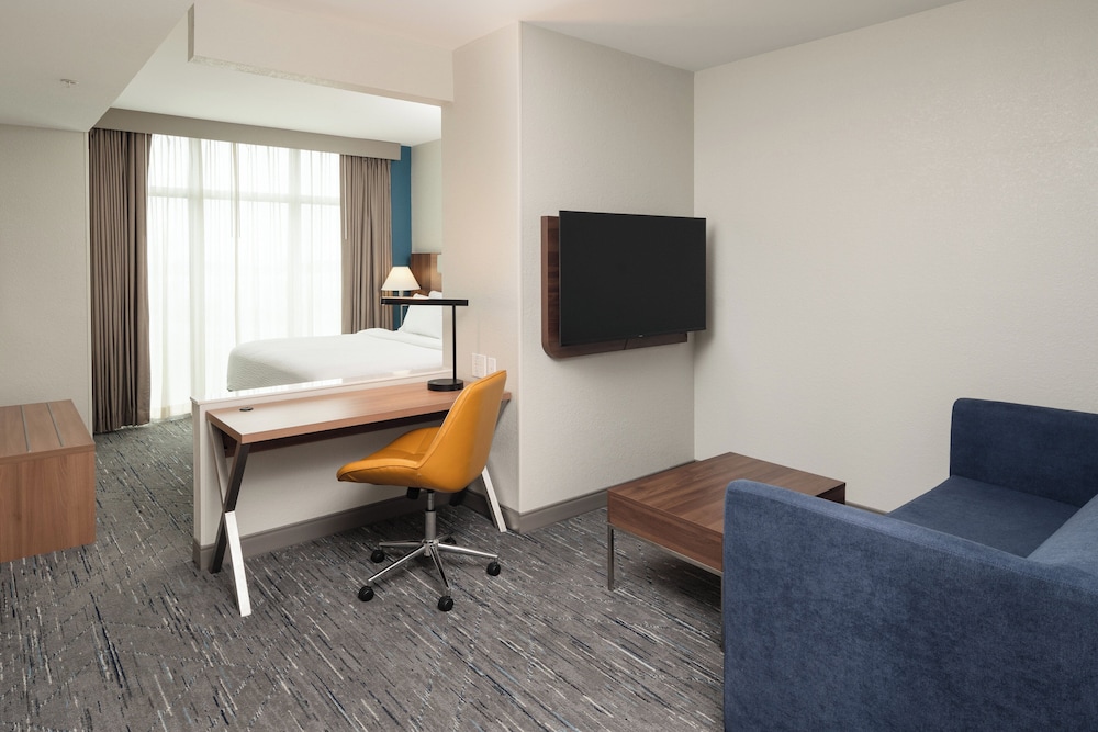 Holiday Inn Express Miami Airport Blue Lagoon Area by IHG - photo 17