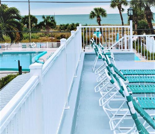 Johns Pass Beach Motel - photo 17