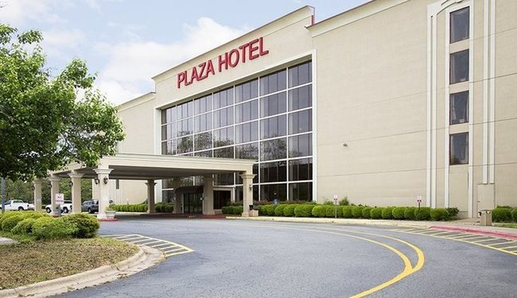 Plaza Hotel and Suites - photo 3