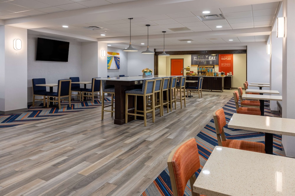 Hampton Inn Milford - photo 46