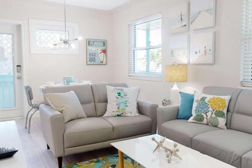 4 Island Paradise Cottages Skyview Villa — 4-Star Luxury Hotel in Saint Pete Beach, United States