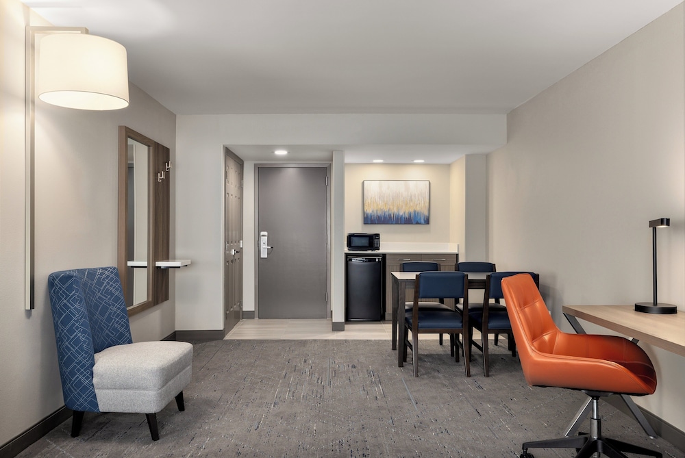 Holiday Inn Express Fayetteville Fort Bragg by IHG - photo 16