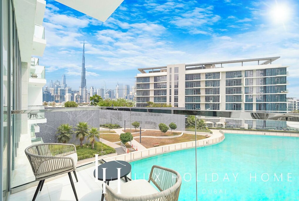 LUX The Burj Khalifa Lagoon View Suite 2 — 4-Star Luxury Hotel in Dubai, United Arab Emirates