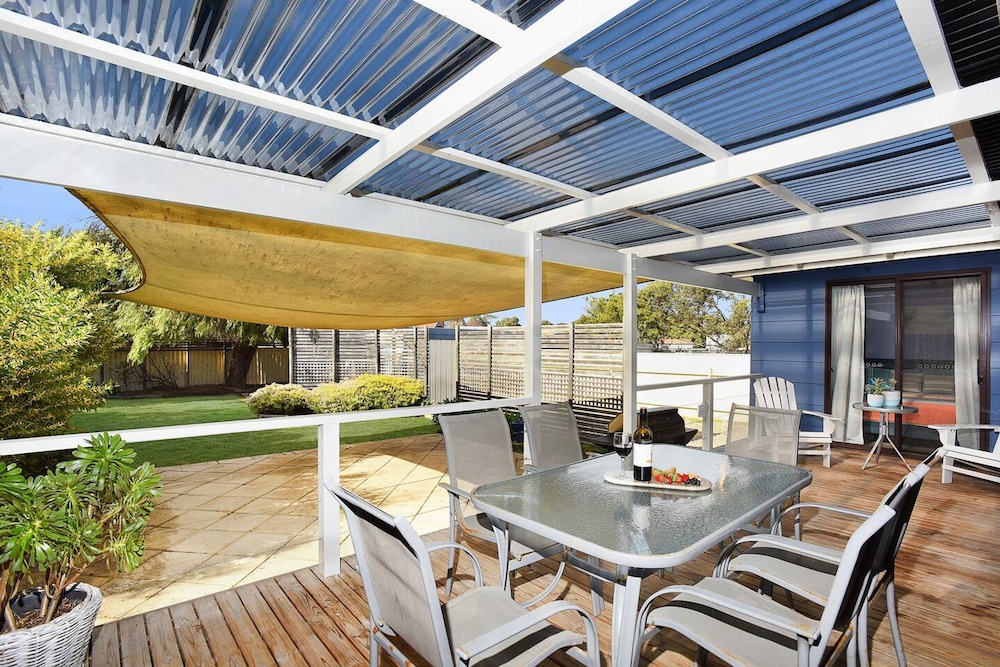 Goolwa Blue Escape Beach Spacious Wi fi — 4-Star Luxury Hotel in Goolwa, Australia