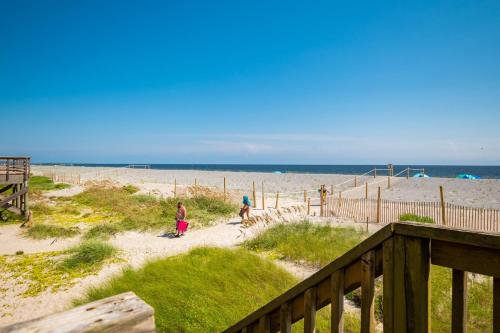Mead Us At The Beach by Oak Island Accommodations - photo 17