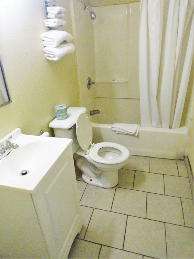Economy Inn Lawton - photo 27