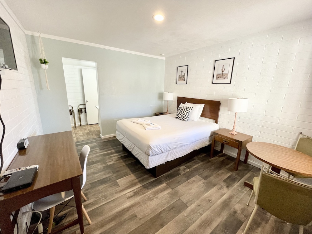 The Postcard Motel - photo 19