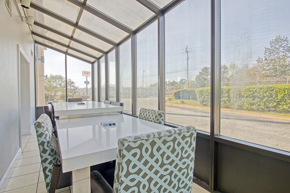 Regency Inn & Suites Macon - photo 17