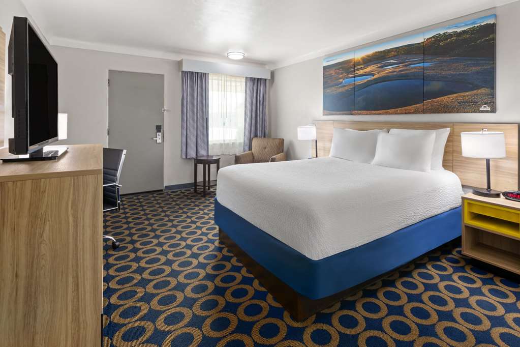 Days Inn by Wyndham Wauseon - photo 15