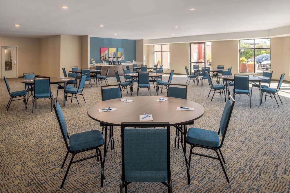 Hampton Inn & Suites Seattle Airport 28th Ave - photo 27