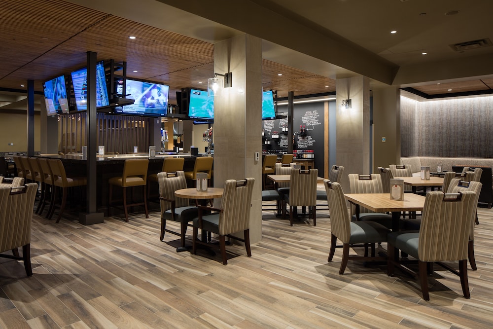 Isle Casino Hotel Bettendorf - photo 42