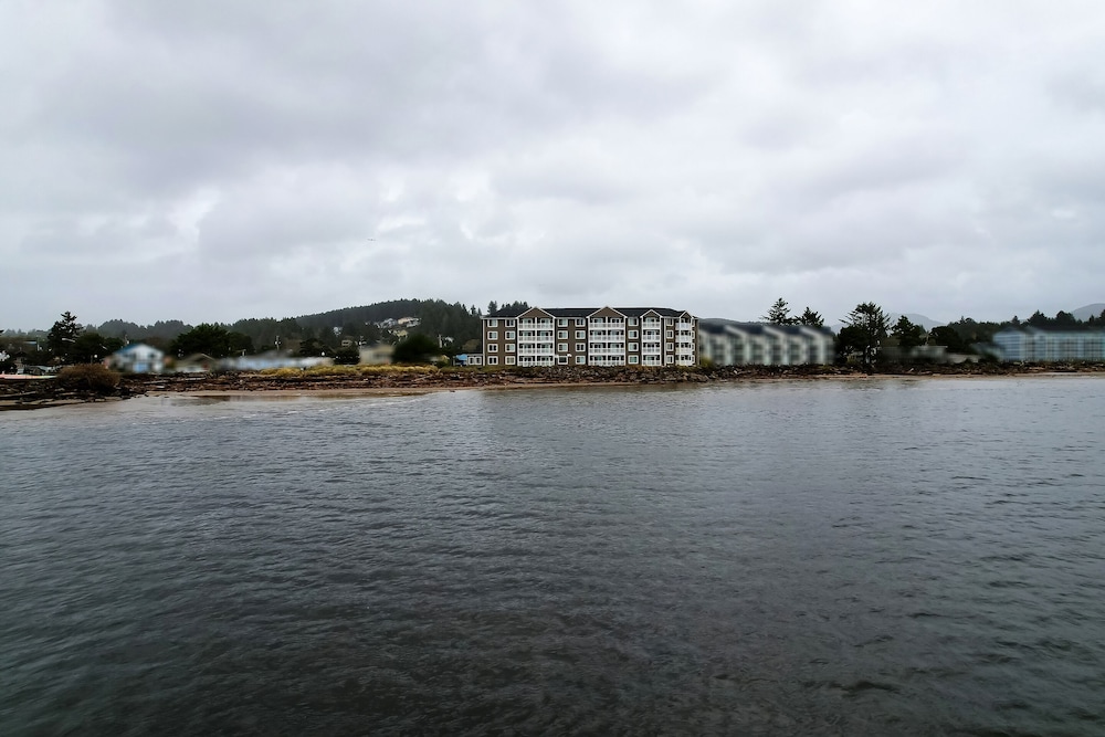 Siletz Bay Beachfront Hotel by OYO Lincoln City - photo 117