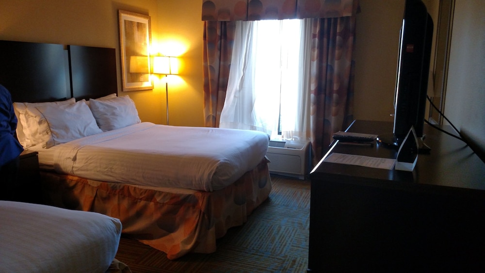 Holiday Inn Express Hotel & Suites PERRY by IHG - photo 2