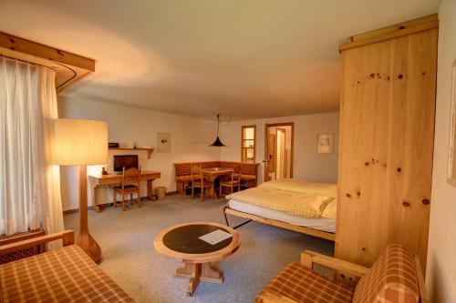 Chesa Munteratsch 1 Zimmerwohnung 206 Typ B — 4-Star Luxury Hotel in Silvaplana, Switzerland