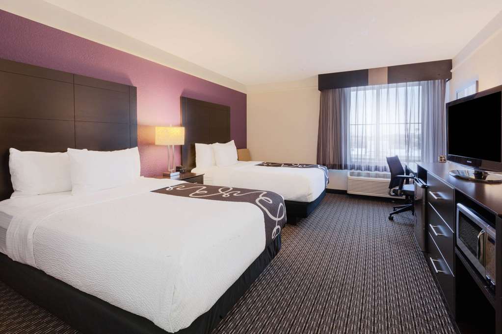 La Quinta Inn & Suites by Wyndham Detroit Utica - photo 22