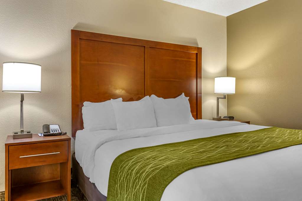 Comfort Inn & Suites Phoenix North Deer Valley - photo 21
