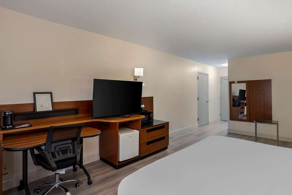 Comfort Inn & Suites Mt. Laurel Philadelphia - photo 32