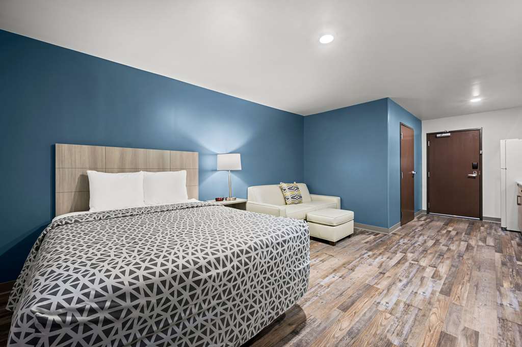 WoodSpring Suites Dearborn Detroit - photo 15