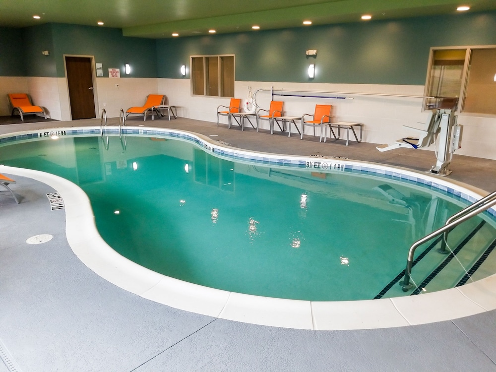 Holiday Inn Express & Suites Charlotte NE University Area by IHG - photo 37
