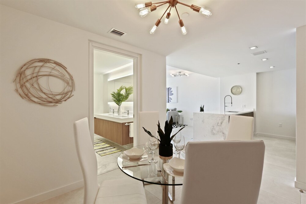 Top Fort Lauderdale Condo 7th Floor Private and Sanitized Hotel Amenities Free Parking for Stays Over 27 Days 400 ft From the Beach. Hosted by Super Host Fort Lauderdale - photo 8