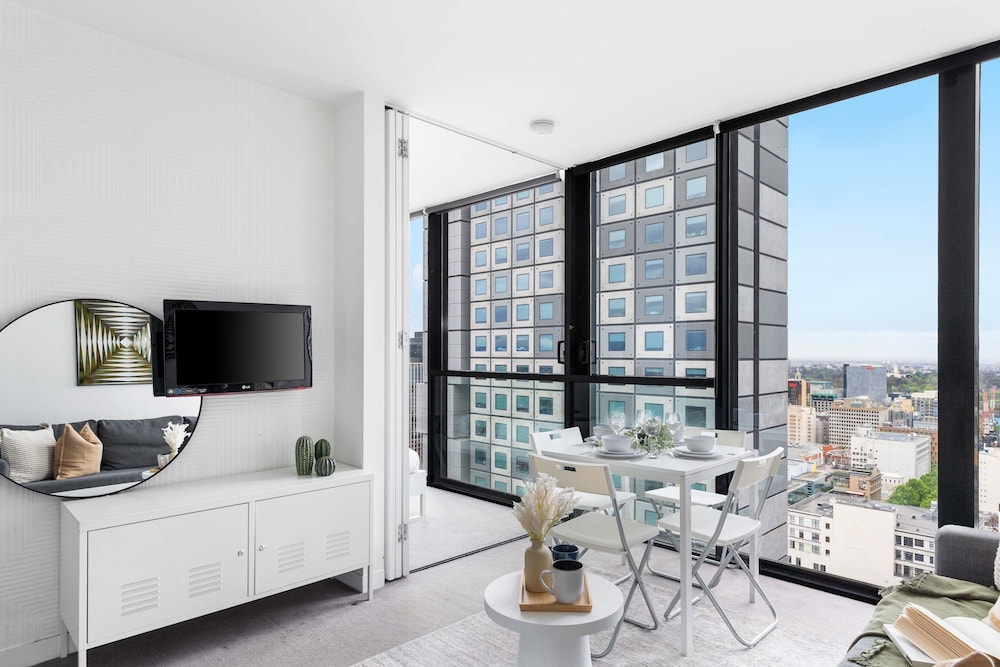 A Cozy 2BR Apt at Sapphire by the Gardens — 4-Star Luxury Hotel in Melbourne, Australia